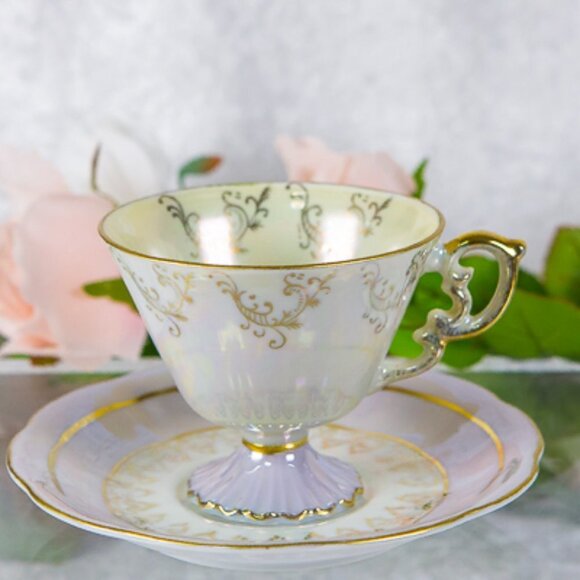 DAINTY VINTAGE JAPAN LUSTERWARE Fluted Pedestal Teacup w/Saucer 1950s - Picture 1 of 14